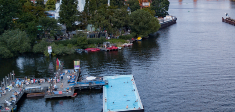 Badeschiff Arena – wieczorny, romantyczny chillout na miejskiej plaży