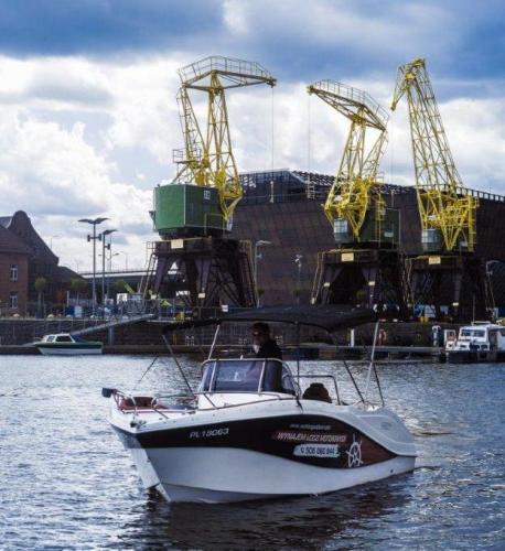 Rejsy / Wynajem Motorówki