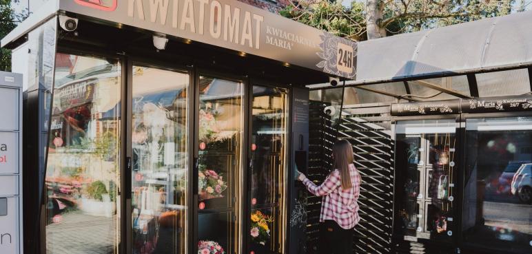 Gdzie kupić kwiaty 24h w Szczecinie? Kwiatomat na Pogodnie działa całą dobę