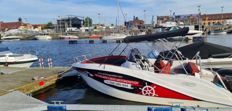 Rejs motorówką po Szczecinie – jak wygląda krok po kroku?